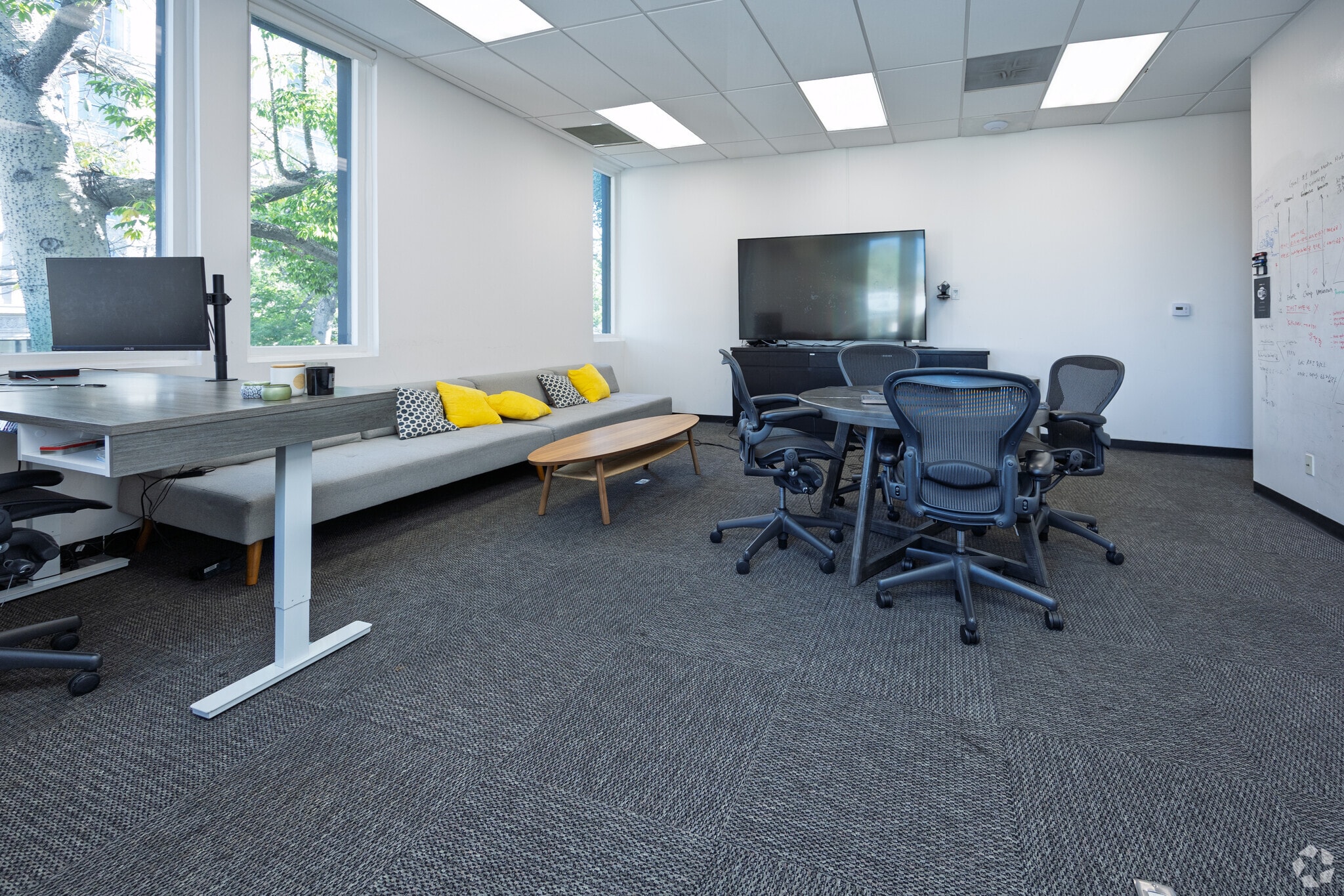 223 N Harbor Blvd, Fullerton, CA à louer Photo intérieure- Image 1 de 1