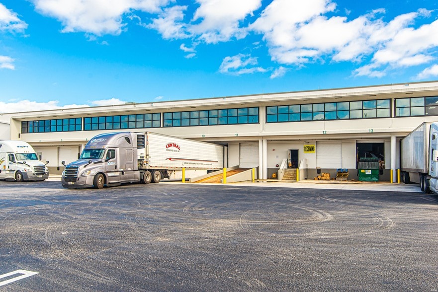 6905-6909 NW 25th St, Miami, FL for lease - Building Photo - Image 3 of 8