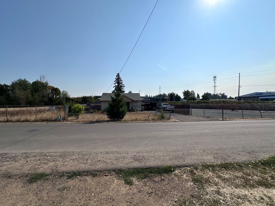 490 N Pine St, Canby, OR for lease Building Photo- Image 1 of 4