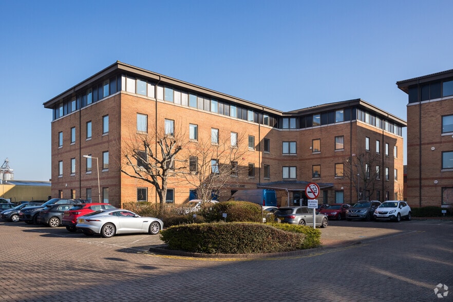 Sir Thomas Longley Rd, Rochester for lease - Primary Photo - Image 1 of 2