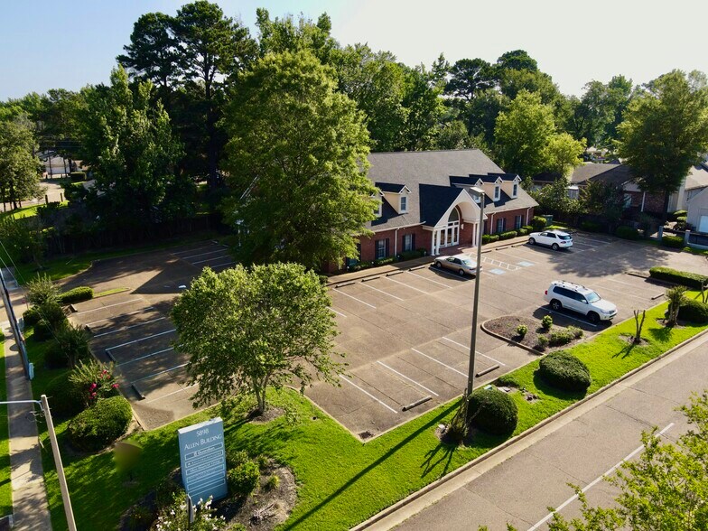 5898 Ridgewood Rd, Jackson, MS à louer - Photo du bâtiment - Image 2 de 7