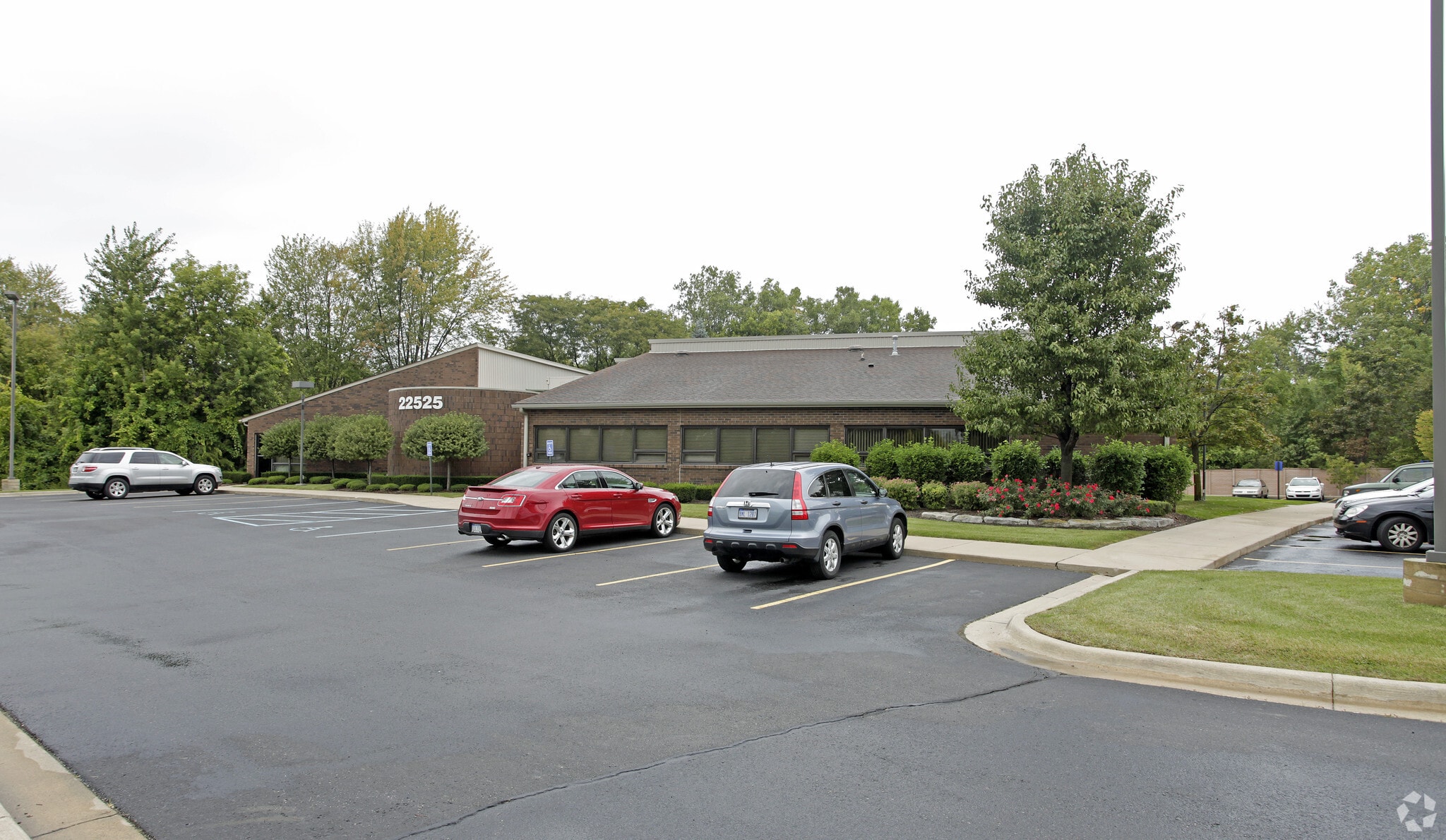 22525 Hall Rd, Macomb Township, MI à louer Photo du bâtiment- Image 1 de 4