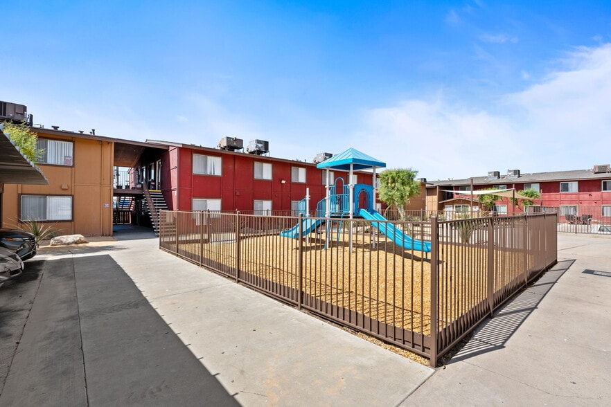 4585 E McKinley Ave, Fresno, CA à vendre - Photo du bâtiment - Image 3 de 14