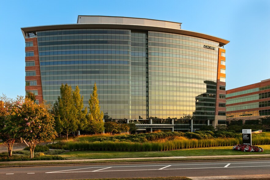 6350 Walker Ln, Alexandria, VA à louer - Photo du bâtiment - Image 2 de 23