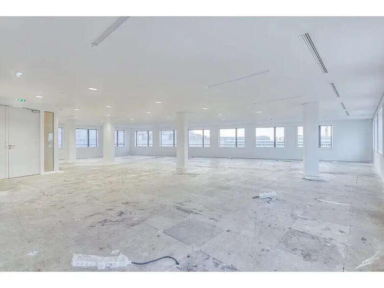 155 Rue Anatole France, Levallois-Perret à louer - Photo du bâtiment - Image 3 de 20