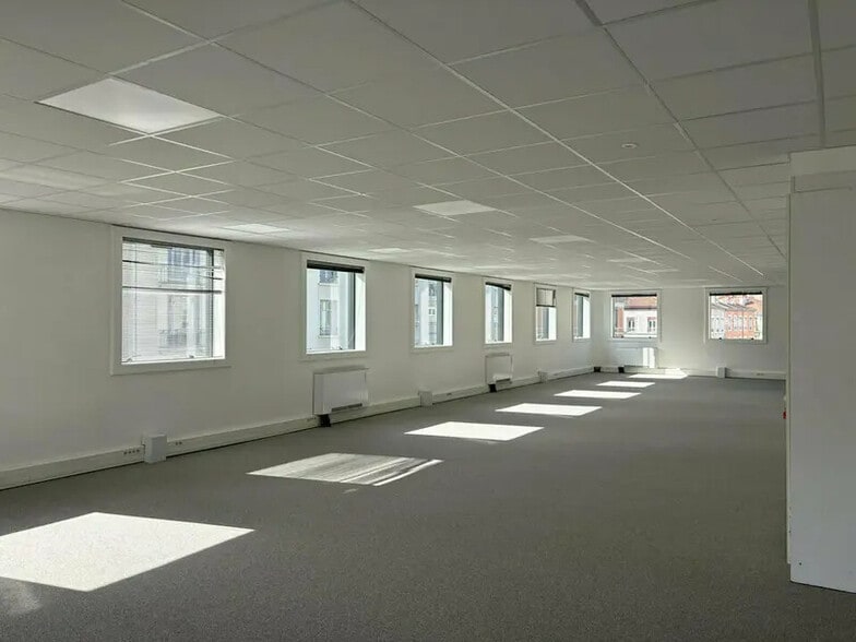 Office in Villeurbanne for lease - Interior Photo - Image 3 of 17