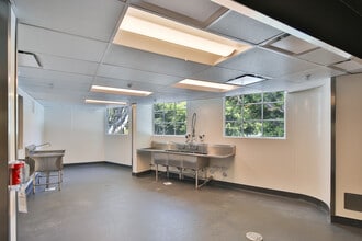 3716 Eagle Rock Blvd, Los Angeles, CA for lease Interior Photo- Image 2 of 4