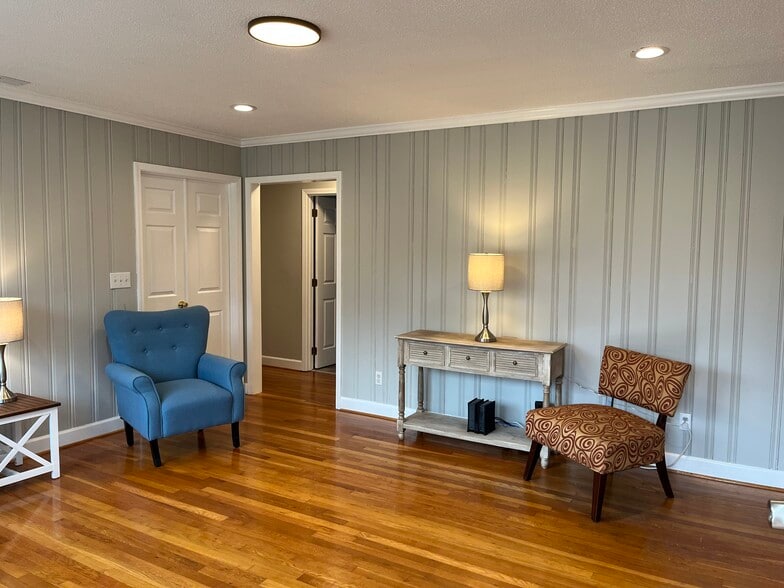 122 Memorial Dr, Greer, SC à louer - Photo intérieure - Image 2 de 7