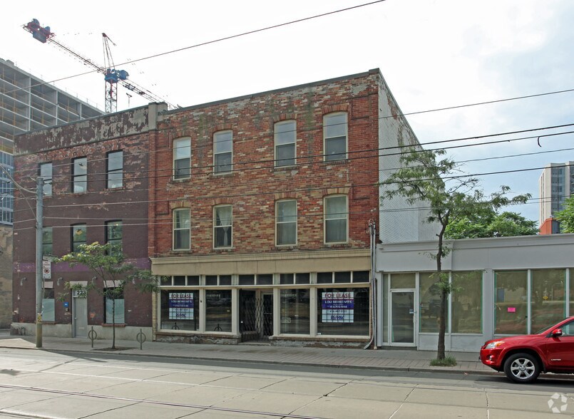 221 Queen St W, Toronto, ON for sale - Building Photo - Image 1 of 1
