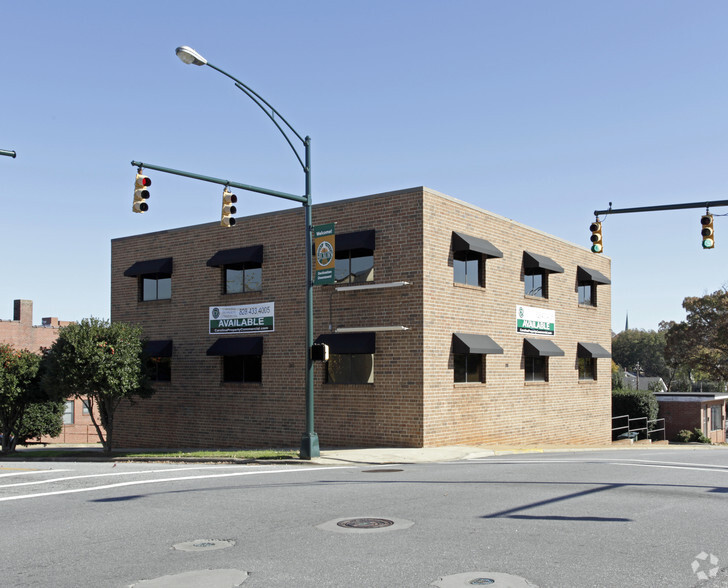 200 2nd St NW, Hickory, NC for lease - Building Photo - Image 2 of 14