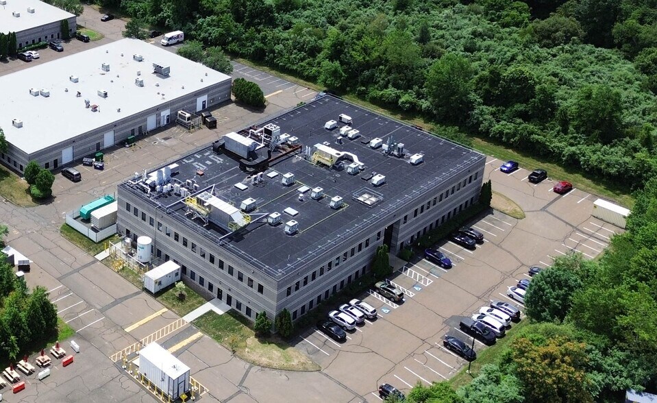 36 E Industrial Rd, Branford, CT à louer - Photo du bâtiment - Image 2 de 30