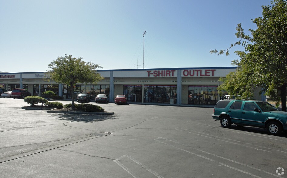 1420 E Hatch Rd, Modesto, CA à louer - Photo du bâtiment - Image 2 de 7