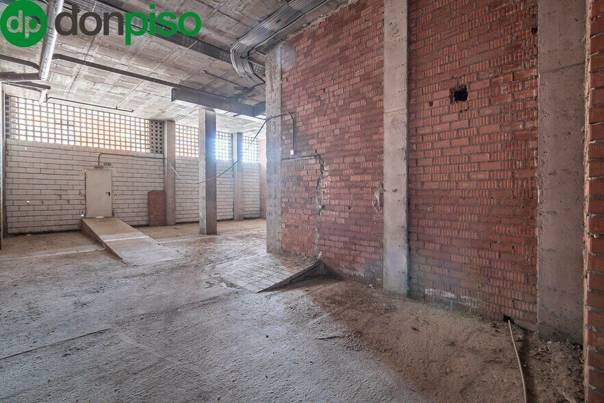 Retail in Granada for sale - Interior Photo - Image 3 of 11