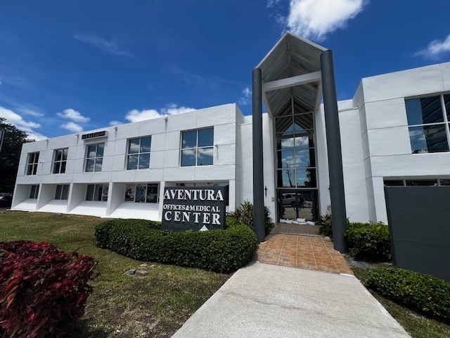 2627 NE 203rd St, Aventura, FL à louer Photo du bâtiment- Image 1 de 5