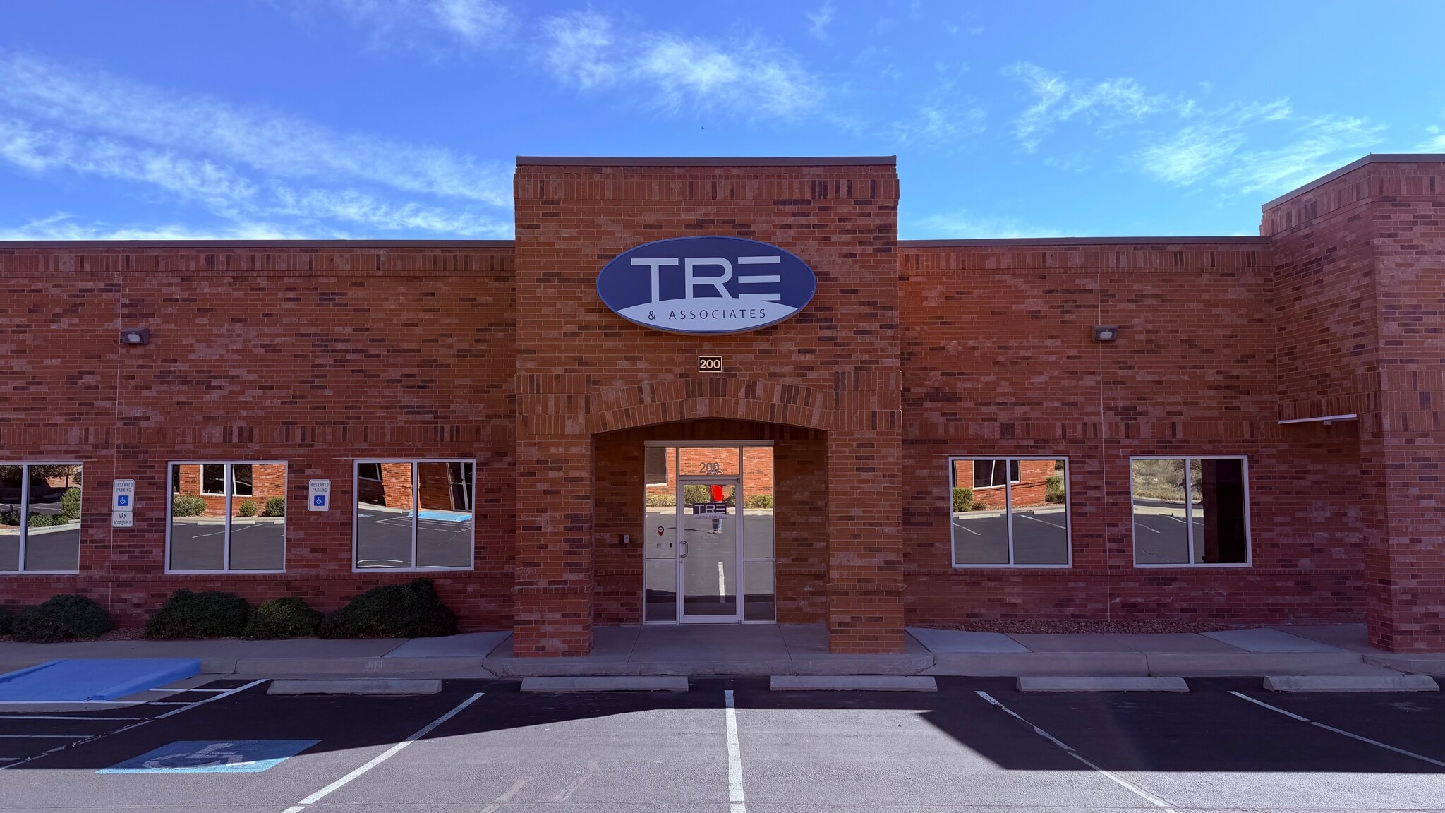 110 Mesa Park Dr, El Paso, TX à louer Photo du bâtiment- Image 1 de 3