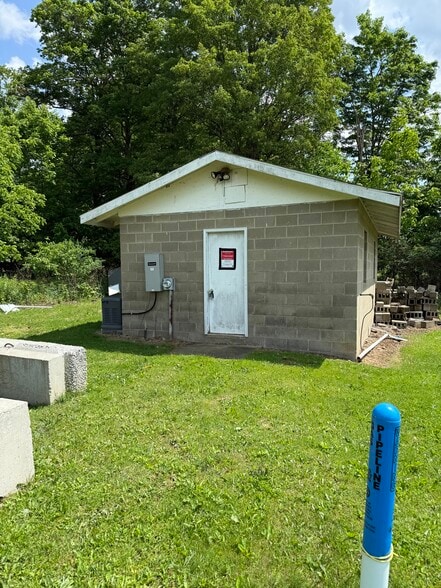 106 Titan Ln, Franklin, PA for sale - Primary Photo - Image 1 of 6