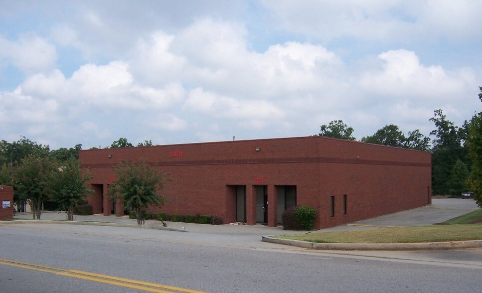 5078 Bristol Industrial Way, Buford, GA à louer - Photo du bâtiment - Image 2 de 8