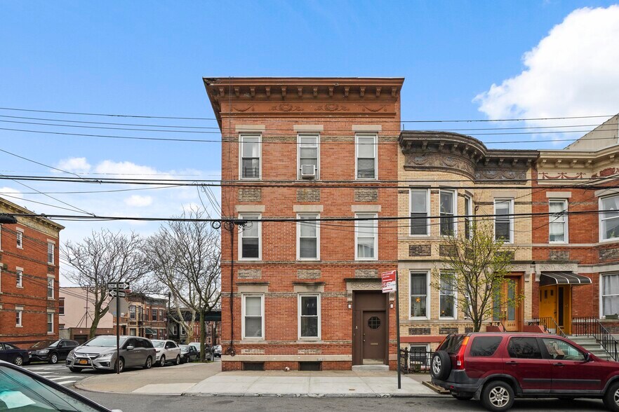 6046 Putnam Ave, Ridgewood, NY à vendre - Photo du bâtiment - Image 3 de 47