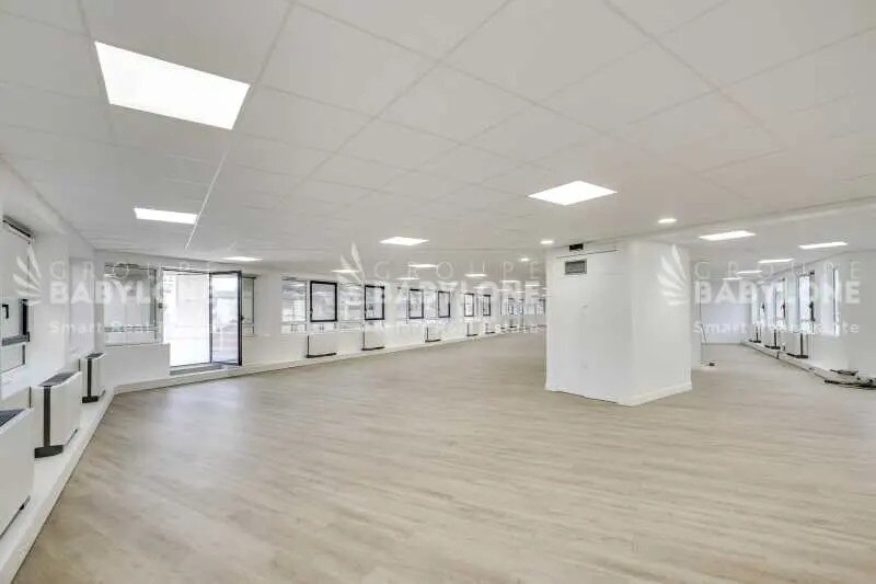 Office in Issy-les-Moulineaux for lease Interior Photo- Image 1 of 7