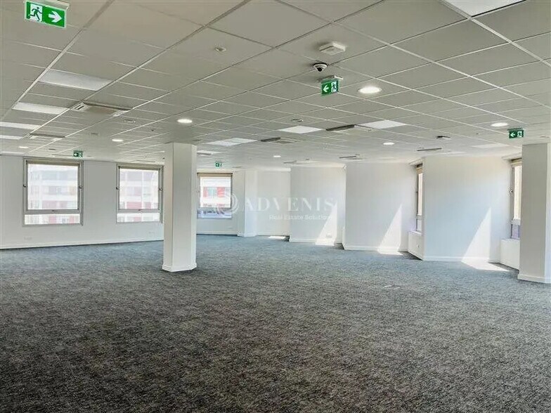 Office in Noisy-le-Grand for lease - Interior Photo - Image 2 of 6