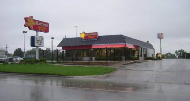 Plus de détails pour 1126 E 12th Ave, Emporia, KS - Commerce de détail à vendre