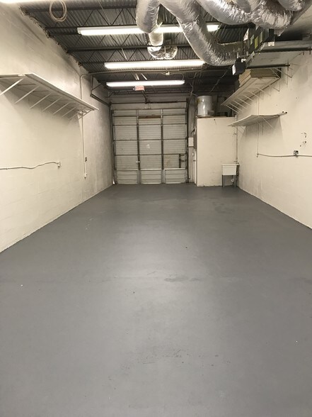 4700-4736 NE 12th Ave, Oakland Park, FL for lease - Building Photo - Image 2 of 7