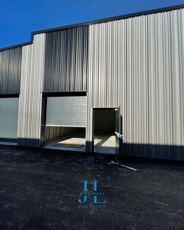 Flex in Pessac for lease Building Photo- Image 1 of 6