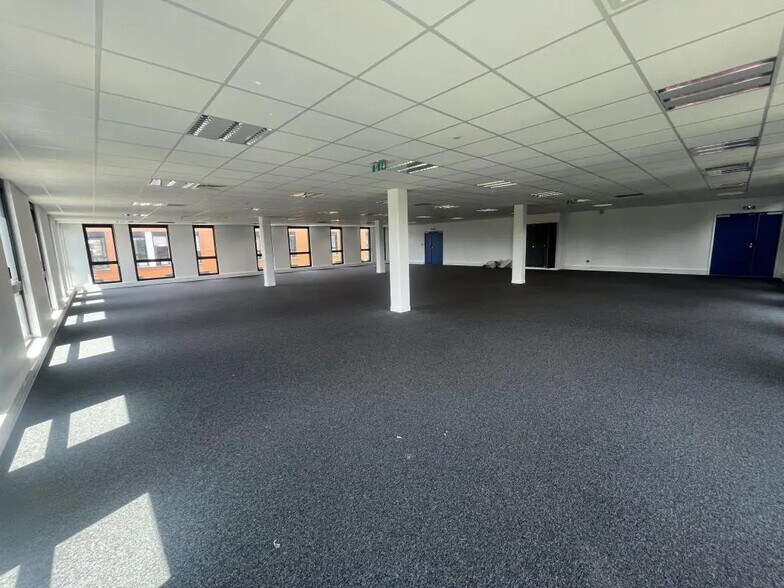 Office in Lieusaint for lease - Building Photo - Image 3 of 3