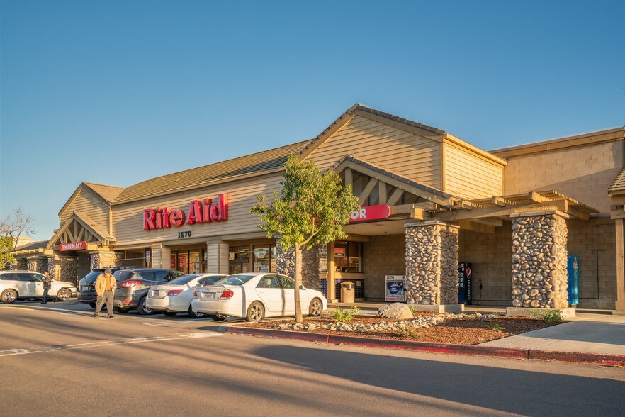 1660-1676 Main St, Ramona, CA à louer - Photo du bâtiment - Image 3 de 6