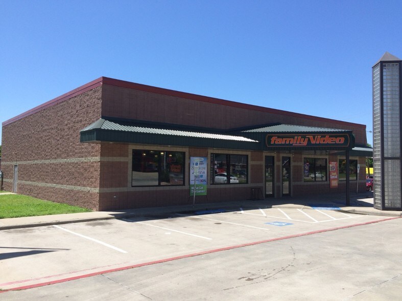 1407 Live Oak St, Commerce, TX for lease - Primary Photo - Image 1 of 4
