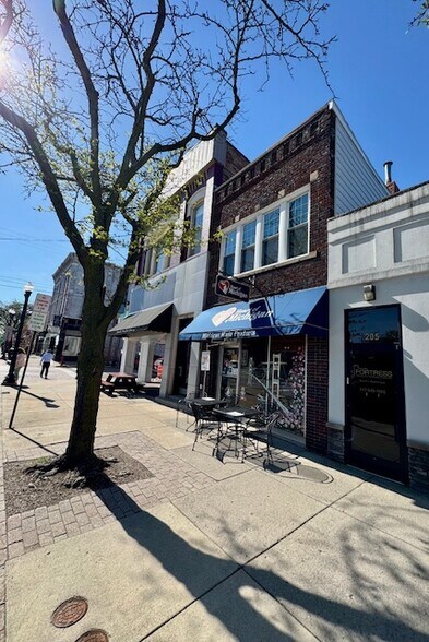 203 W Grand River Ave, Howell, MI à vendre - Photo du bâtiment - Image 2 de 18