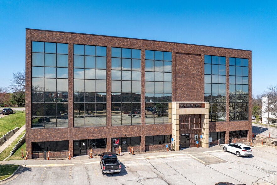 300 S 68th St Pl, Lincoln, NE for lease - Building Photo - Image 2 of 8