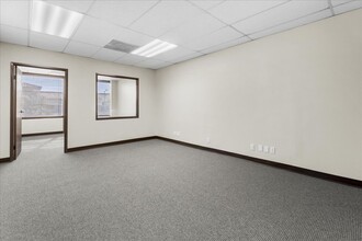 21049 Devonshire St, Chatsworth, CA à louer Photo intérieure- Image 2 de 13