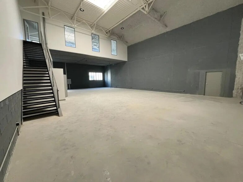 269 Rue Du Maréchal Juin, Vaux-le-Pénil for lease - Interior Photo - Image 3 of 9