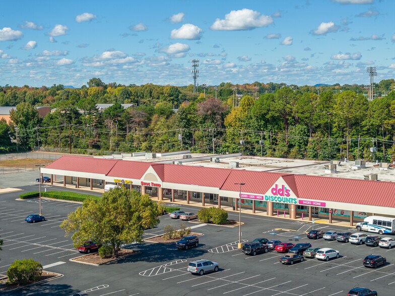 2901-3053 Freedom Dr, Charlotte, NC à louer - Photo du bâtiment - Image 3 de 8