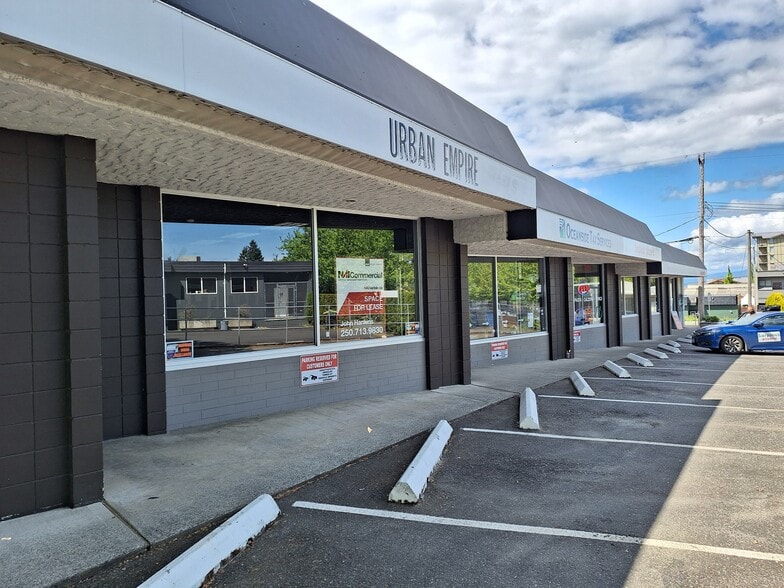 162 Harrison Av, Parksville, BC for sale - Primary Photo - Image 1 of 1