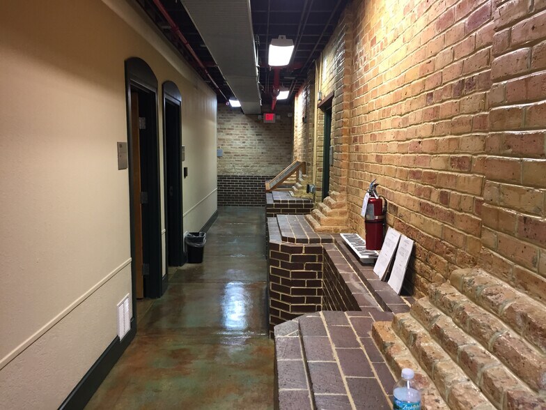 1403 N Howard Ave, Tampa, FL à vendre - Photo intérieure - Image 2 de 8