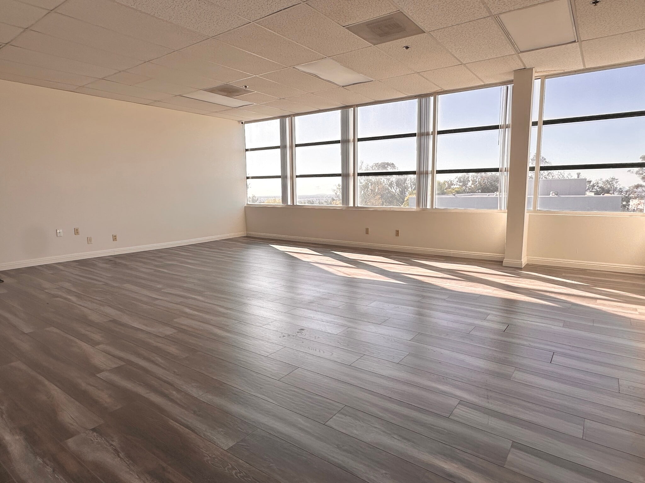 1111 Corporate Center Dr, Monterey Park, CA for lease Interior Photo- Image 1 of 13