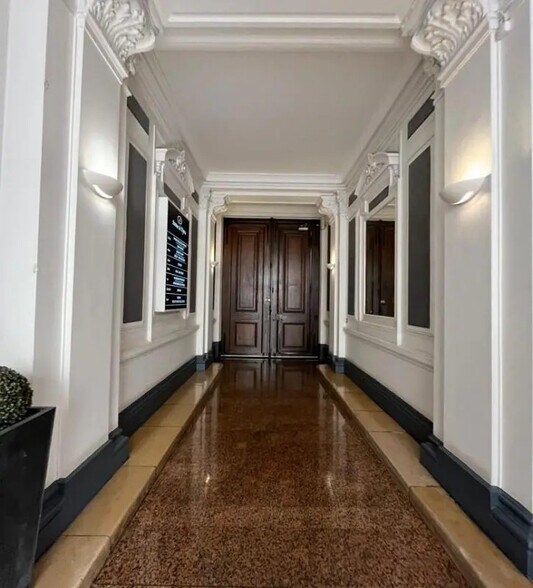 4 Avenue De L'Opera, Paris for lease - Lobby - Image 3 of 10