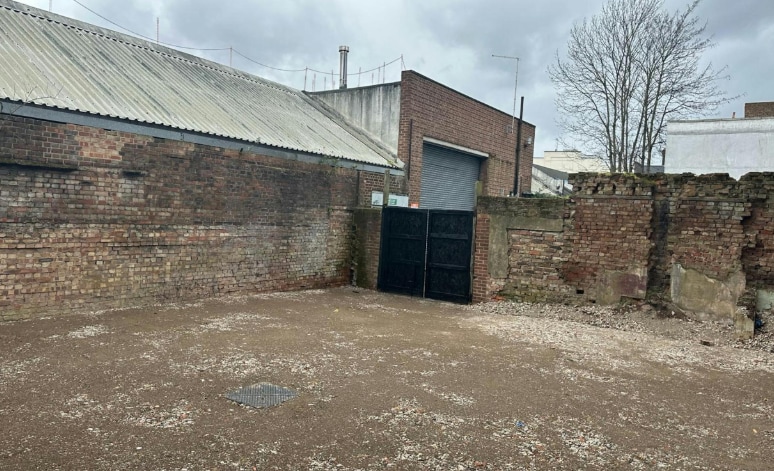 Rear 159 The Vale, London for lease Primary Photo- Image 1 of 2