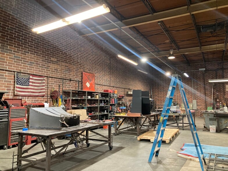 979 Donnelly Ave SW, Atlanta, GA for sale - Interior Photo - Image 3 of 15