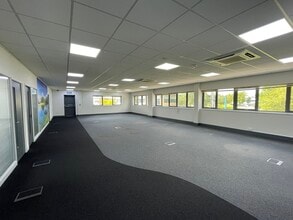Daten Ave, Warrington for lease Interior Photo- Image 1 of 2
