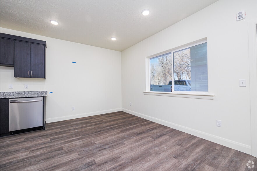 36 W 1600 N, Sunset, UT for sale - Interior Photo - Image 3 of 47