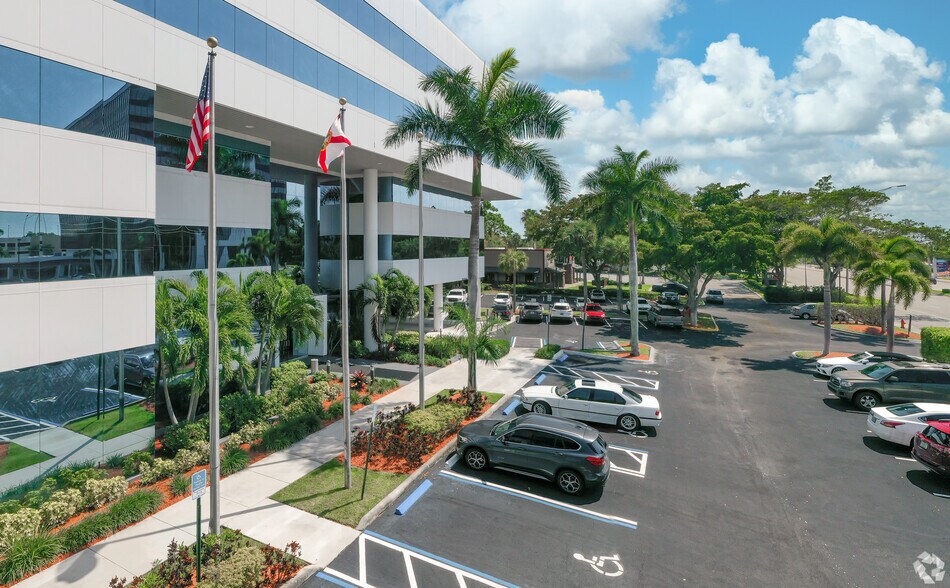 6550 N Federal Hwy, Fort Lauderdale, FL à louer - Photo du bâtiment - Image 1 de 6