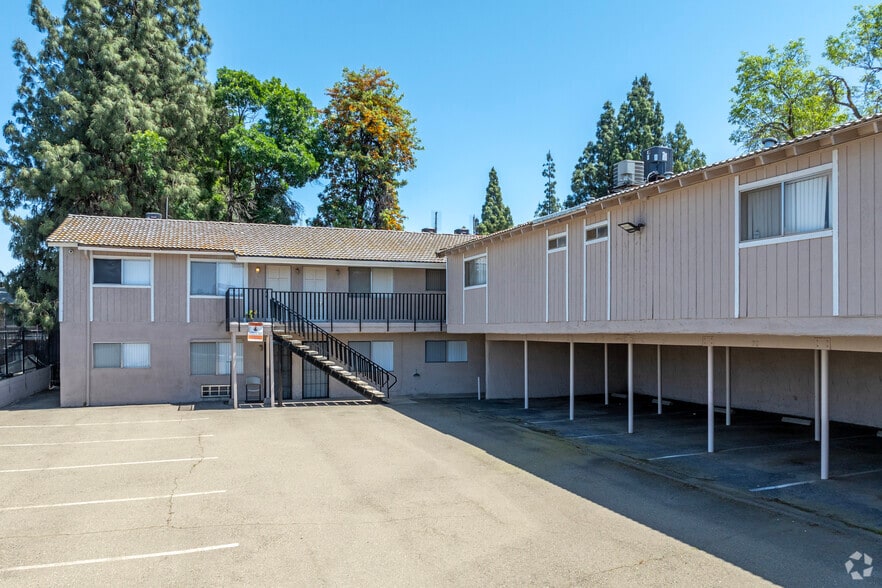 1905 E Pontiac Way, Fresno, CA à vendre - Photo du bâtiment - Image 3 de 21