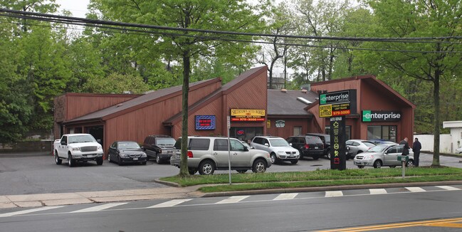 Plus de détails pour 324 E Main St, Smithtown, NY - Commerce de détail à vendre