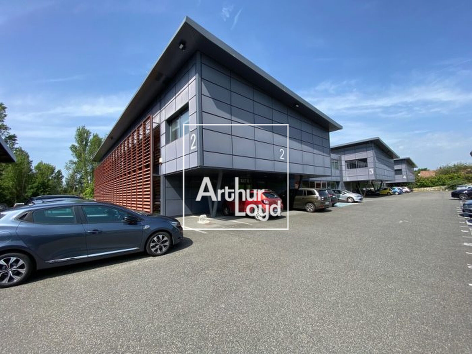 1 Rond-Point De Flotis, Saint-Jean for lease Building Photo- Image 1 of 16