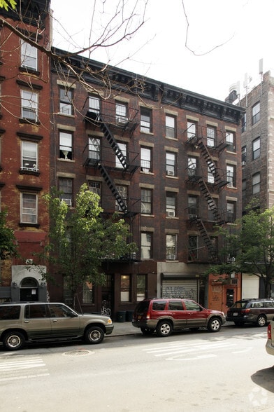 231-233 E 4th St, New York, NY for lease - Building Photo - Image 3 of 3