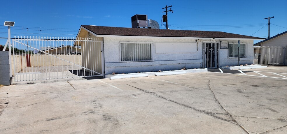 4516 W Charleston Blvd, Las Vegas, NV à vendre - Photo du bâtiment - Image 3 de 42