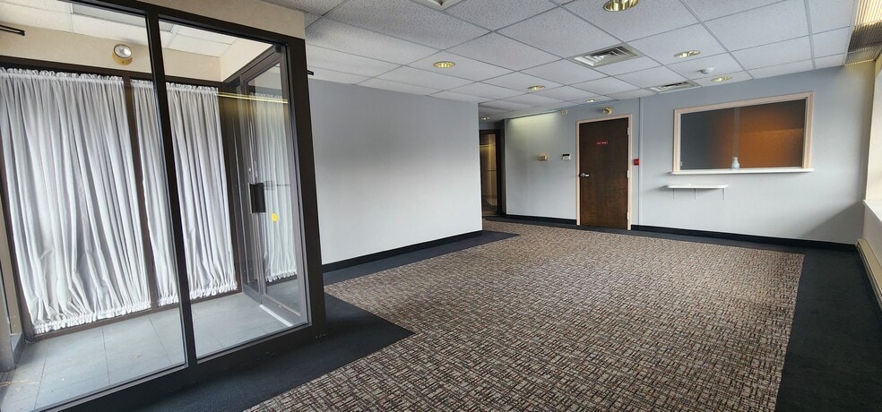 390 Pierce St, Kingston, PA for lease - Building Photo - Image 3 of 11